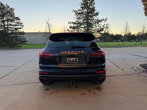 Blue 2016 Porsche Cayenne Cayenne S