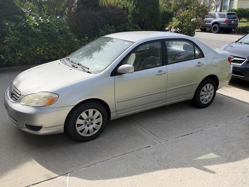 Gray 2003 Toyota Corolla LE