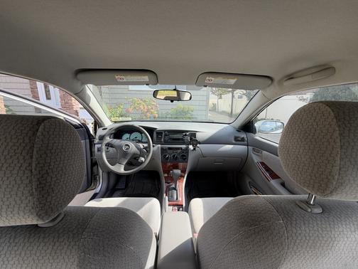 Gray 2003 Toyota Corolla LE