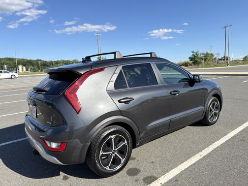 Gray 2023 Kia Niro EX