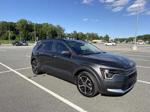 Gray 2023 Kia Niro EX