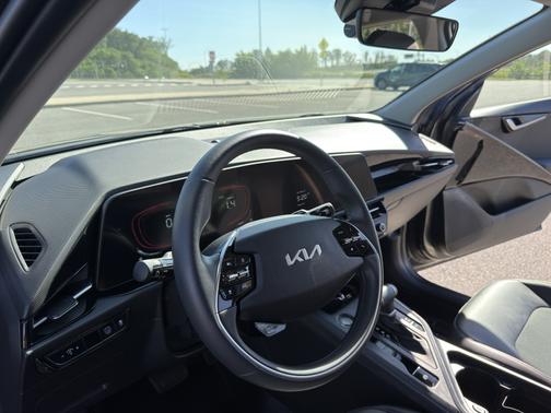 Gray 2023 Kia Niro EX