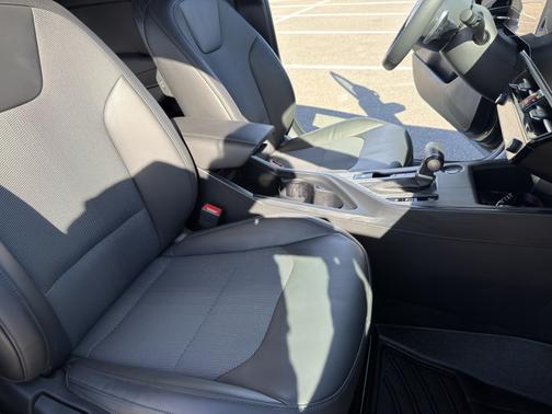 Gray 2023 Kia Niro EX