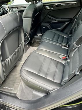 Photo 2 of 23 of 2019 Porsche Macan S