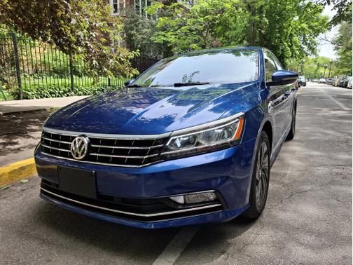 Blue 2016 Volkswagen Passat V6 SEL Premium