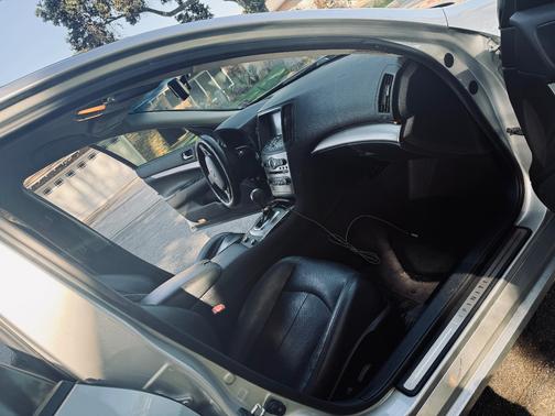 2011 INFINITI G25 Journey