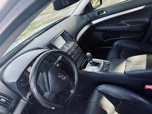 2011 INFINITI G25 Journey
