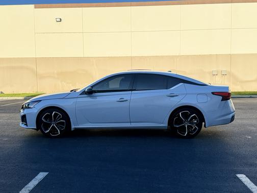 Silver 2023 Nissan Altima 2.5 SR