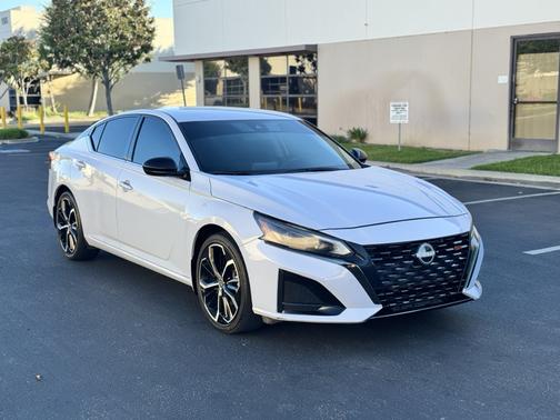Silver 2023 Nissan Altima 2.5 SR