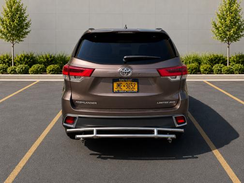 Brown 2018 Toyota Highlander Limited