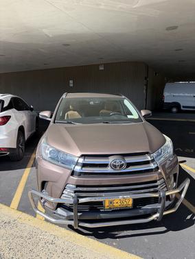 Brown 2018 Toyota Highlander Limited