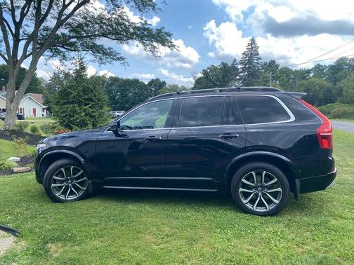 Black 2018 Volvo XC90 T6 Momentum
