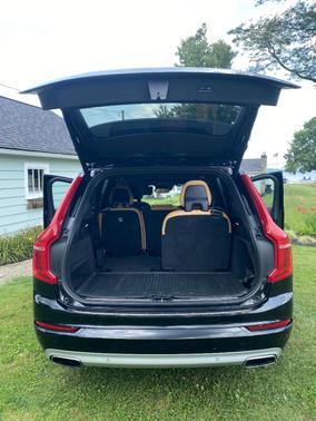 Black 2018 Volvo XC90 T6 Momentum