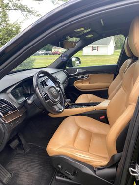 Black 2018 Volvo XC90 T6 Momentum
