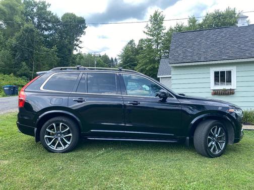 Black 2018 Volvo XC90 T6 Momentum