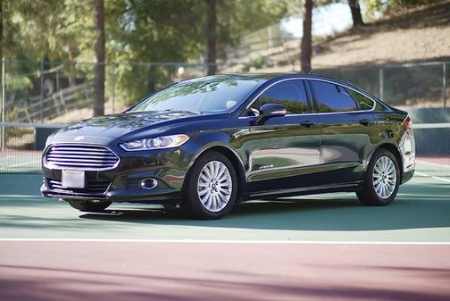 Black 2014 Ford Fusion Hybrid SE
