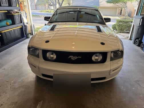 White 2005 Ford Mustang GT