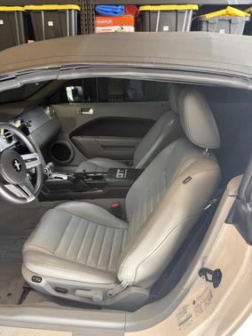 White 2005 Ford Mustang GT