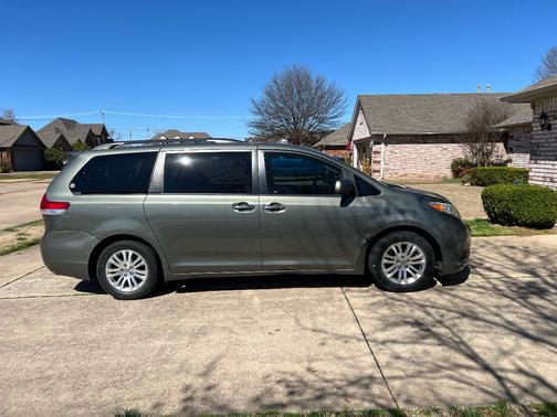 2011 Toyota Sienna XLE