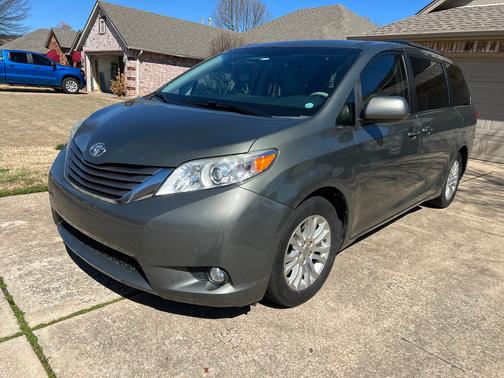 2011 Toyota Sienna XLE