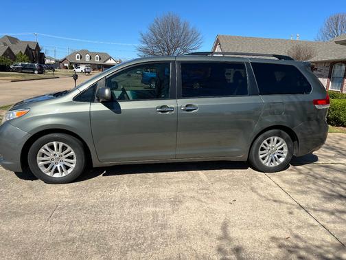 2011 Toyota Sienna XLE