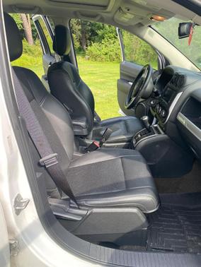 White 2016 Jeep Compass Latitude