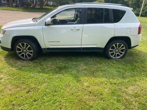 White 2016 Jeep Compass Latitude