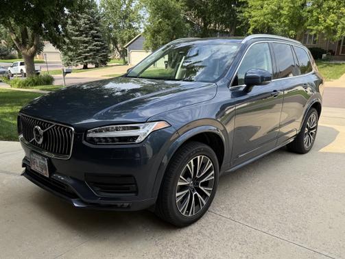 2020 Volvo XC90 T6 Momentum