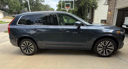 2020 Volvo XC90 T6 Momentum