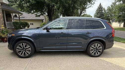 2020 Volvo XC90 T6 Momentum