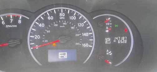 White 2011 Nissan Quest SL