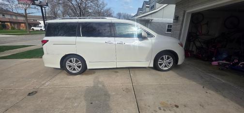 White 2011 Nissan Quest SL
