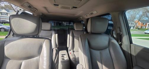 White 2011 Nissan Quest SL