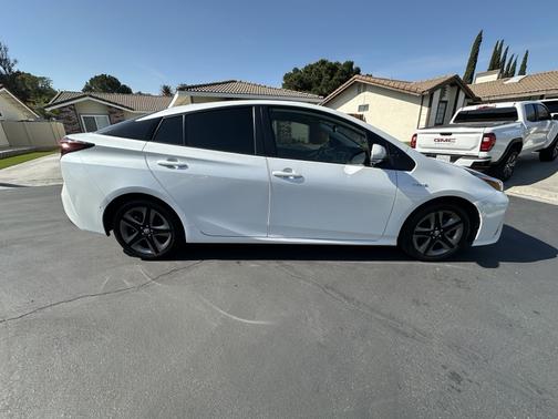 2022 Toyota Prius XLE