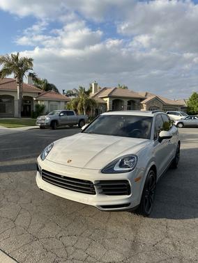 2023 Porsche Cayenne Platinum Edition
