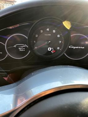 2023 Porsche Cayenne Platinum Edition