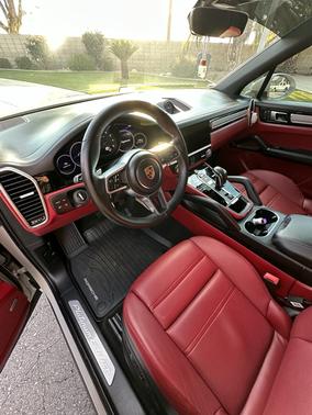 2023 Porsche Cayenne Platinum Edition