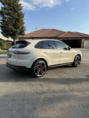 2023 Porsche Cayenne Platinum Edition