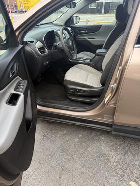 Gold 2019 Chevrolet Equinox 1LT