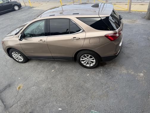 Gold 2019 Chevrolet Equinox 1LT