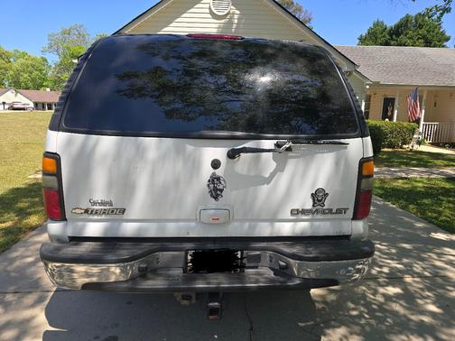 White 2004 Chevrolet Tahoe LT