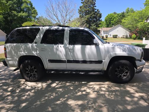 White 2004 Chevrolet Tahoe LT