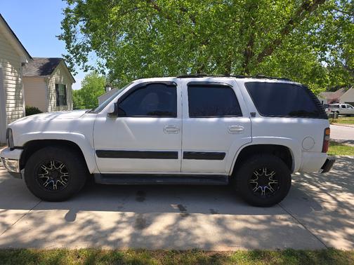 White 2004 Chevrolet Tahoe LT