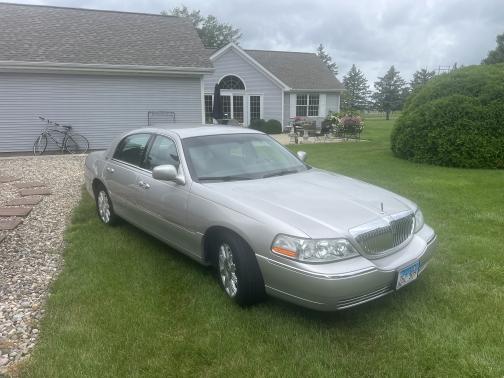 2010 Lincoln Town Car Signature Limited