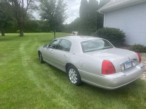 2010 Lincoln Town Car Signature Limited
