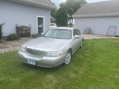 2010 Lincoln Town Car Signature Limited