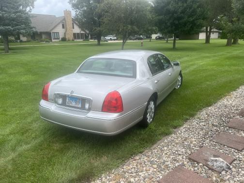 2010 Lincoln Town Car Signature Limited