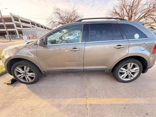Gold 2013 Ford Edge Limited