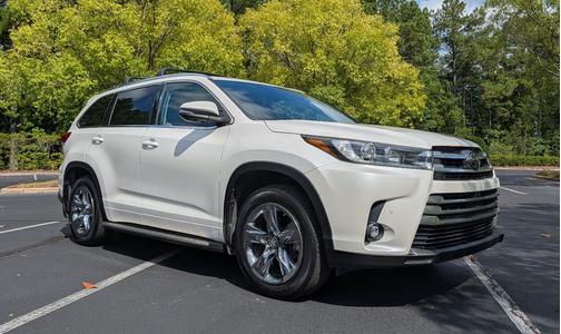 White 2019 Toyota Highlander Limited Platinum
