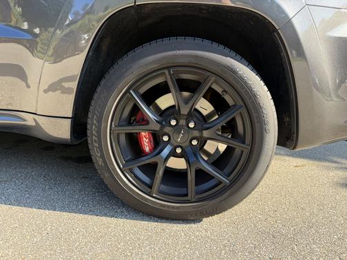 Gray 2021 Jeep Grand Cherokee SRT